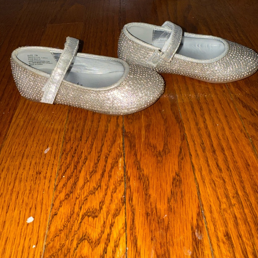 Girls Silver Shoes - Picture 2 of 3